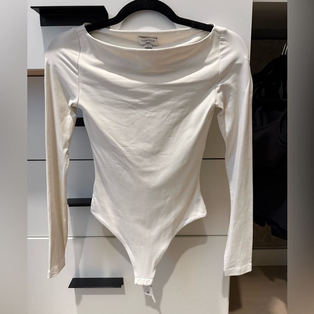 Aritzia Long Sleeve Bodysuit off white/cream